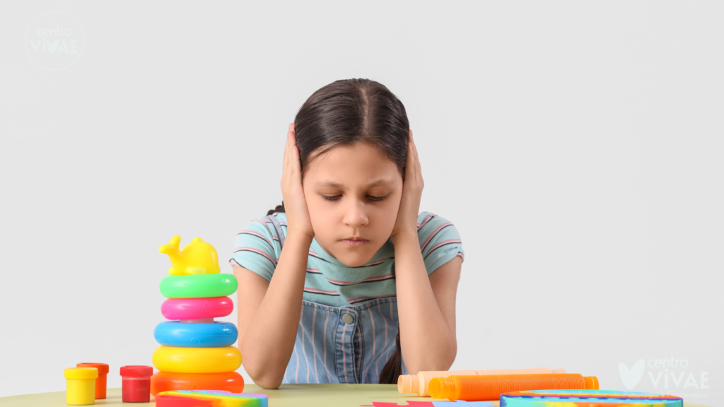 Evaluación psicopedagógica e intervención en trastornos del aprendizaje Sesión de psicología infantil para diagnosticar y tratar trastornos del aprendizaje en fuengirola.
